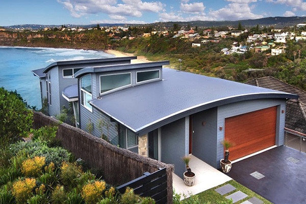 big-house-close-to-the-sea-built-with-arkhon-panels